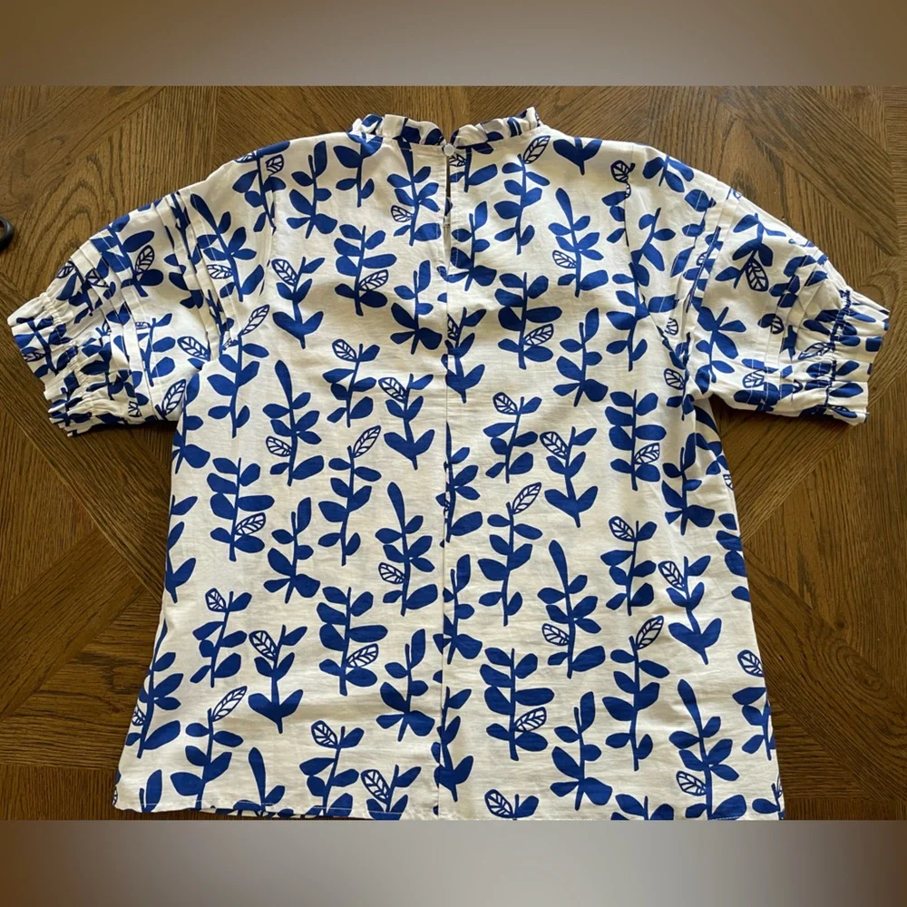 Blue and white mod floral ruffle neck top - Picture 5 of 12